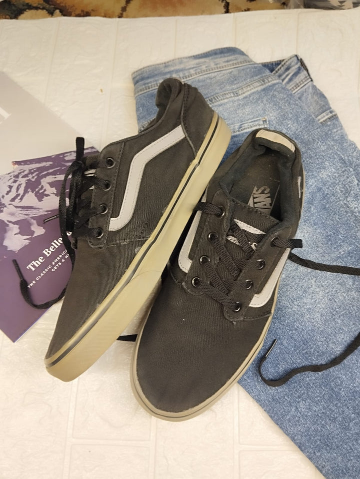 Black low rise vans