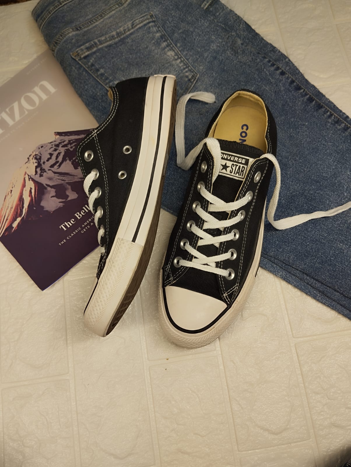 Black low rise converse