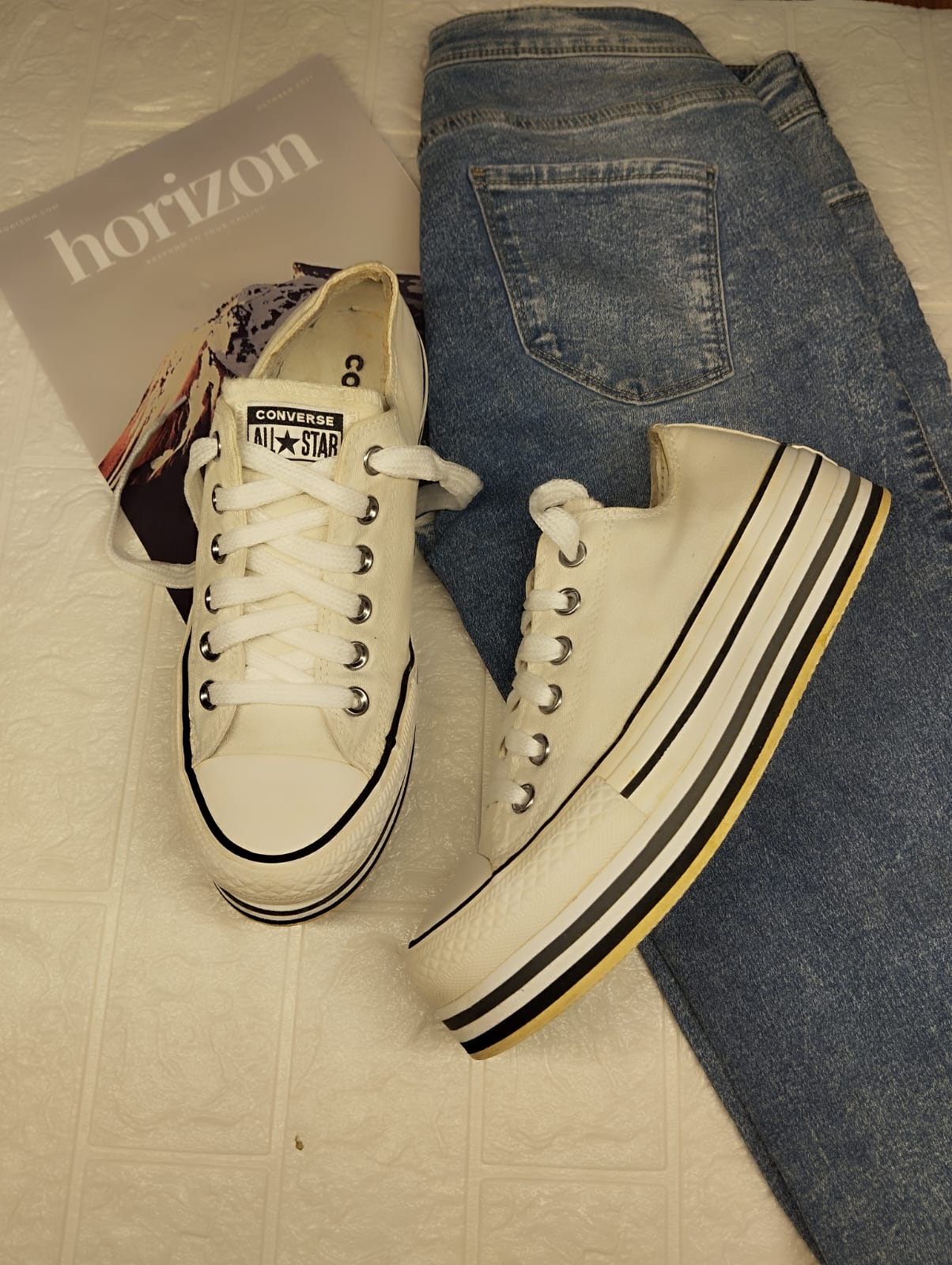 White low rise platform