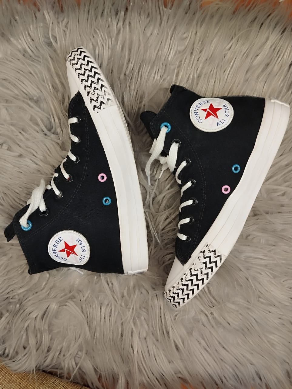 Black zig zag high rise converse