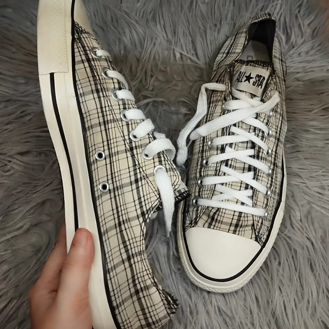 Checkered low rise converse