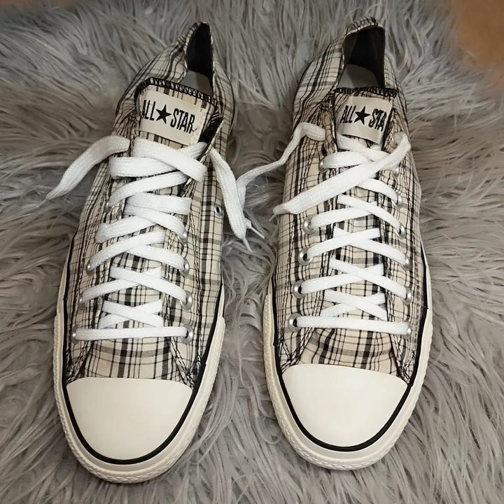 Checkered low rise converse
