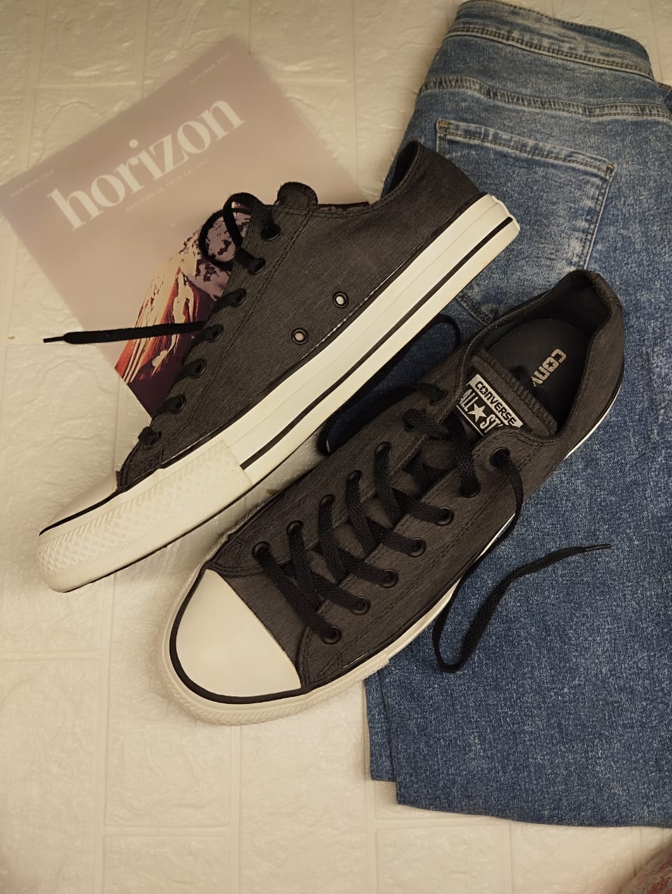 Black low rise converse