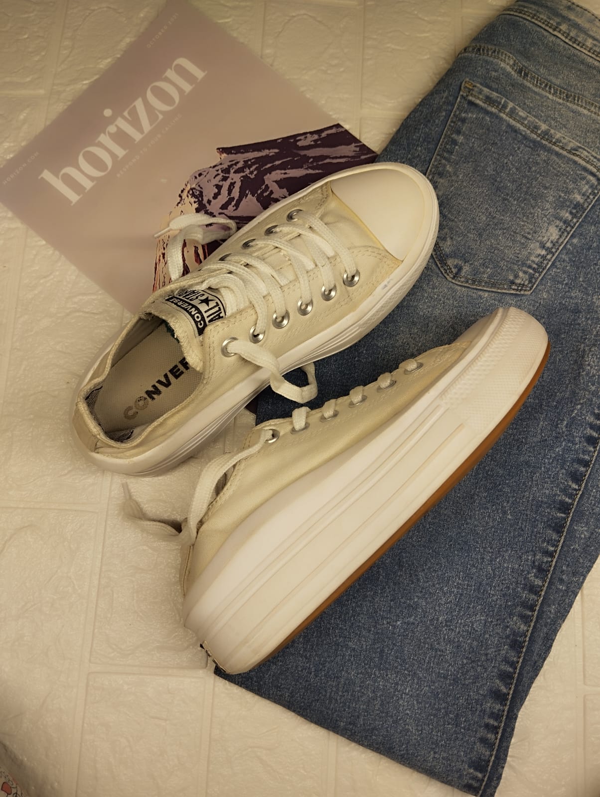 White low rise wave platform