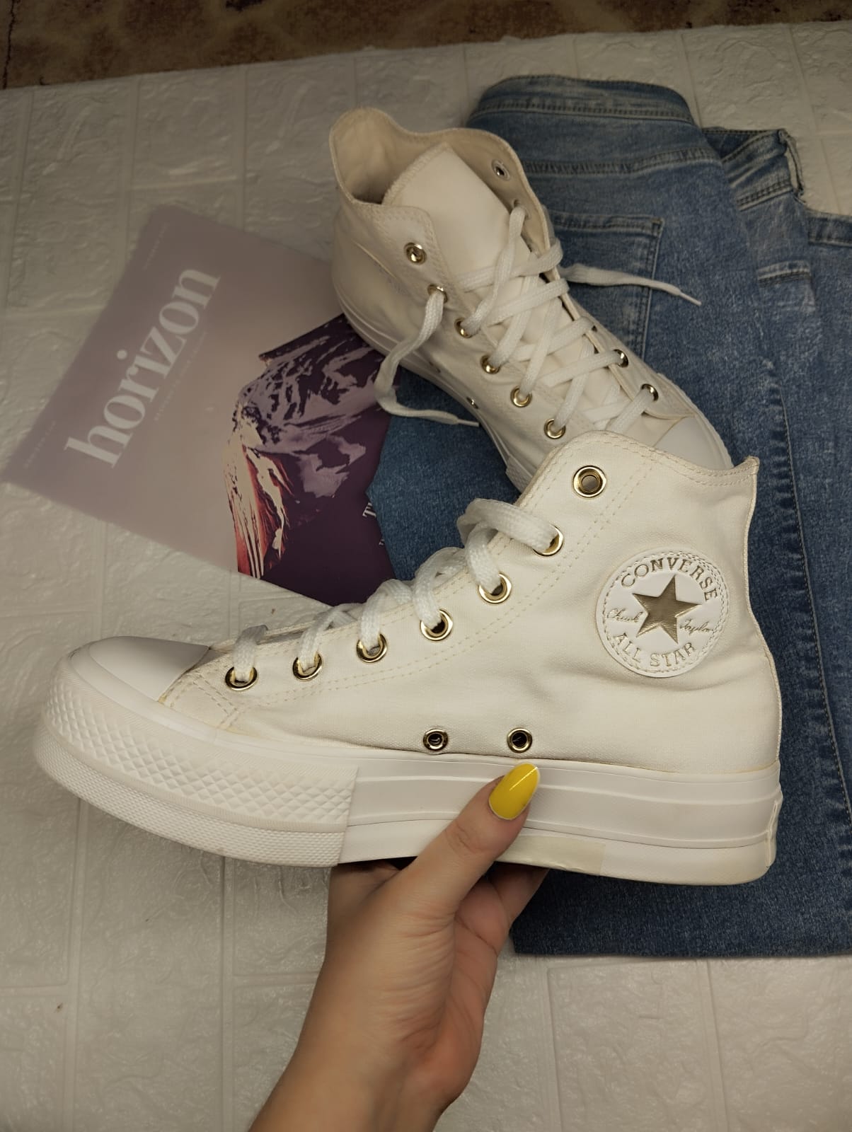 White high rise platform