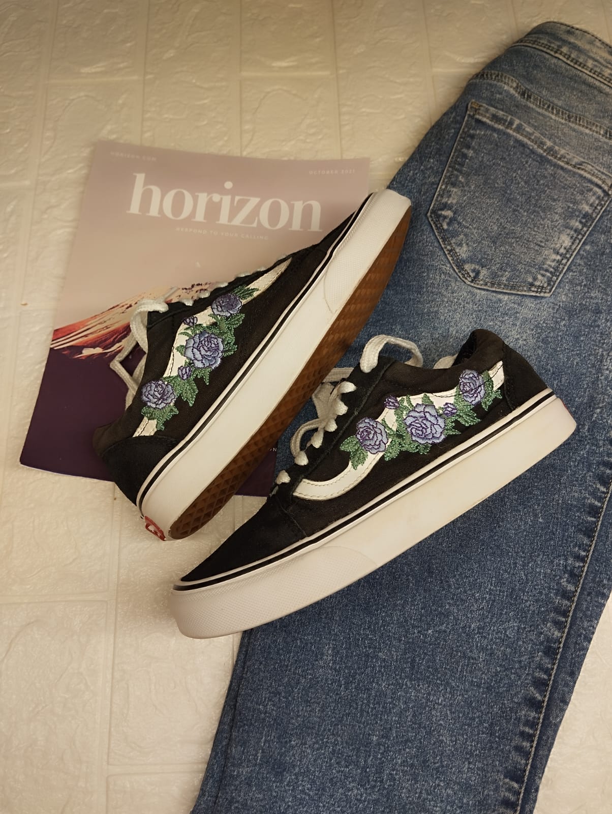 Black flower low rise vans