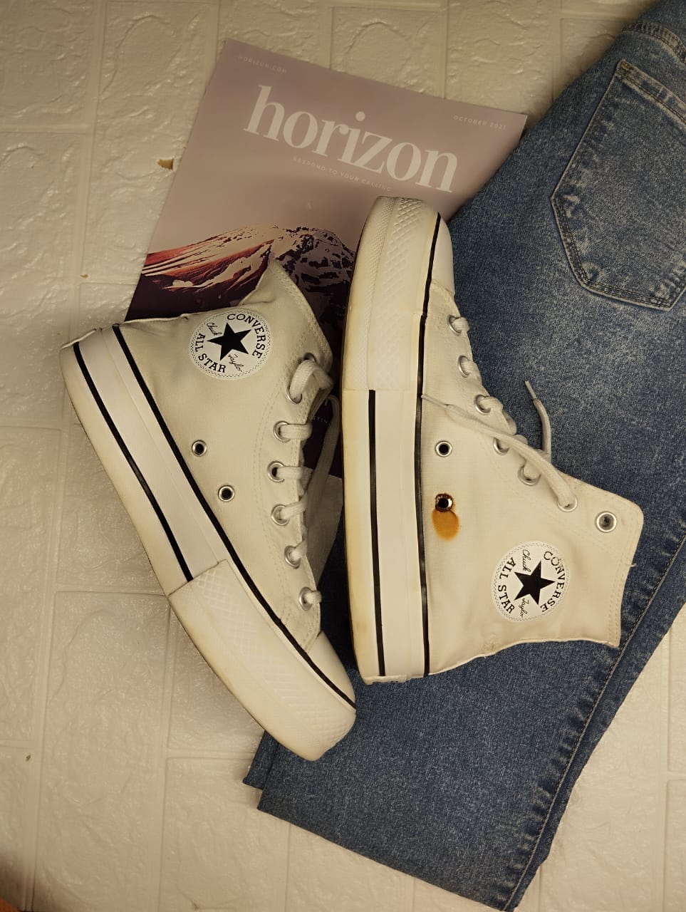 White high rise platform