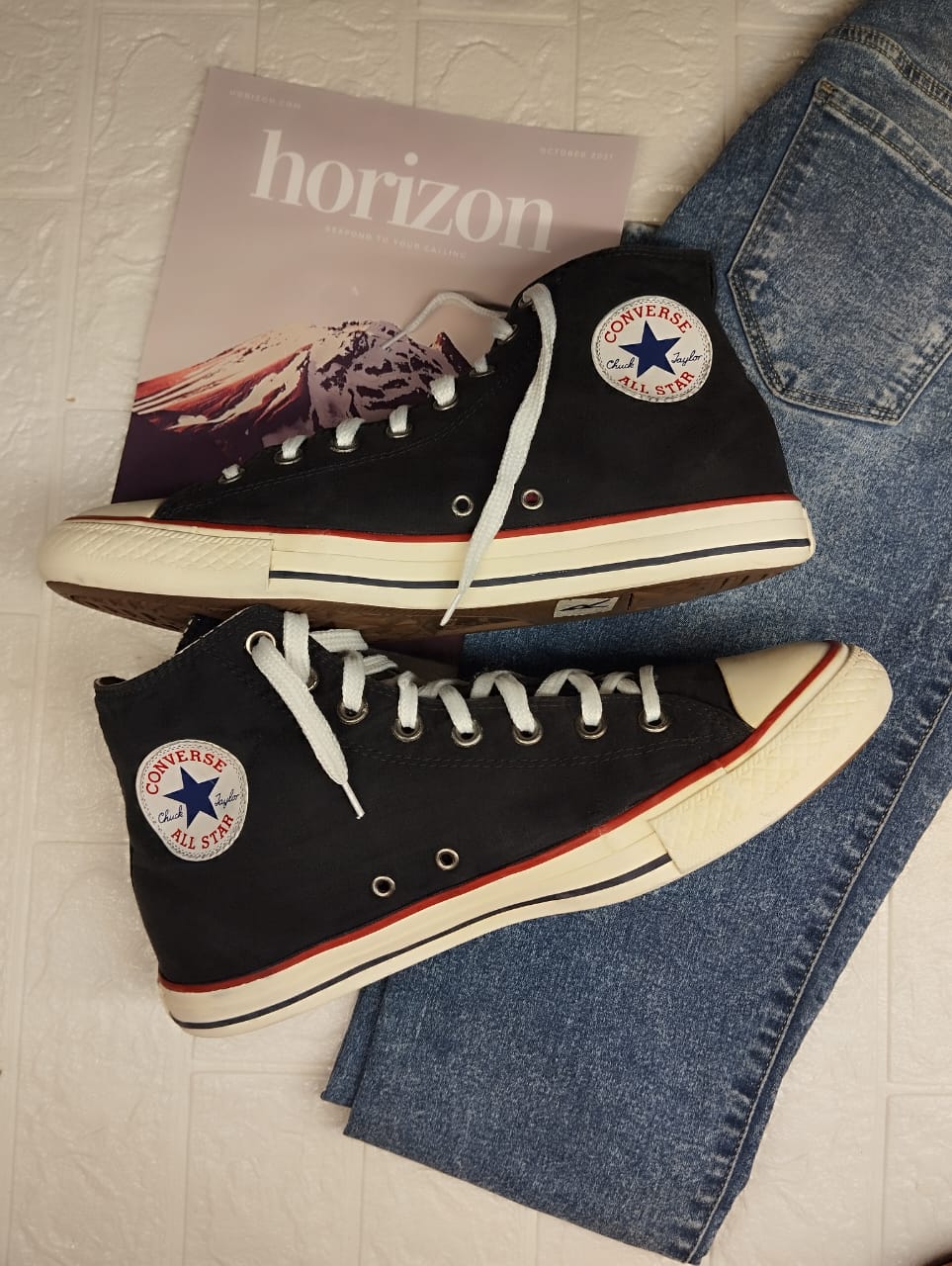 Black high rise converse (red line)