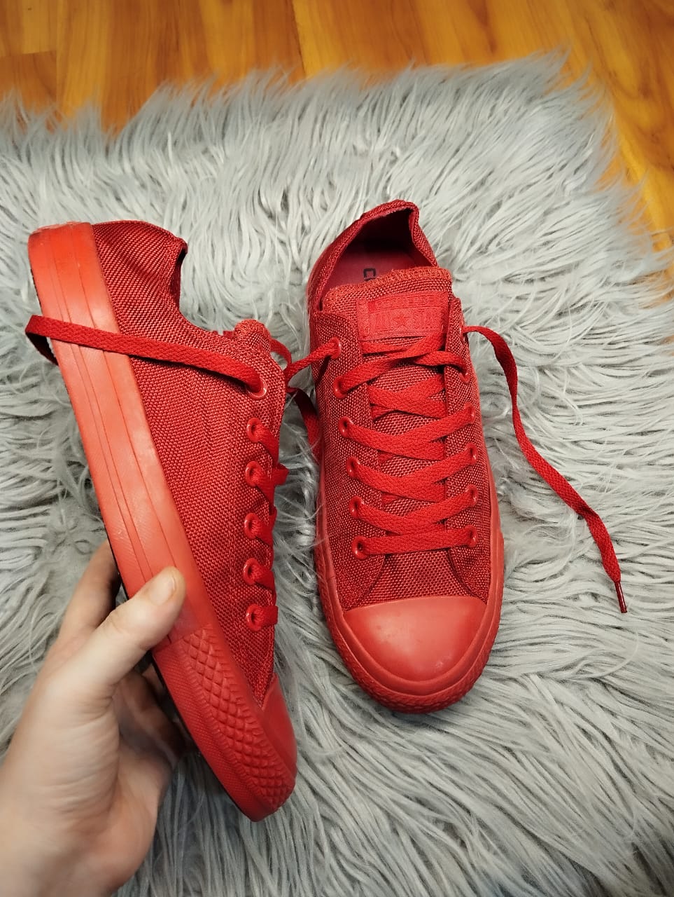 Full red low rise converse