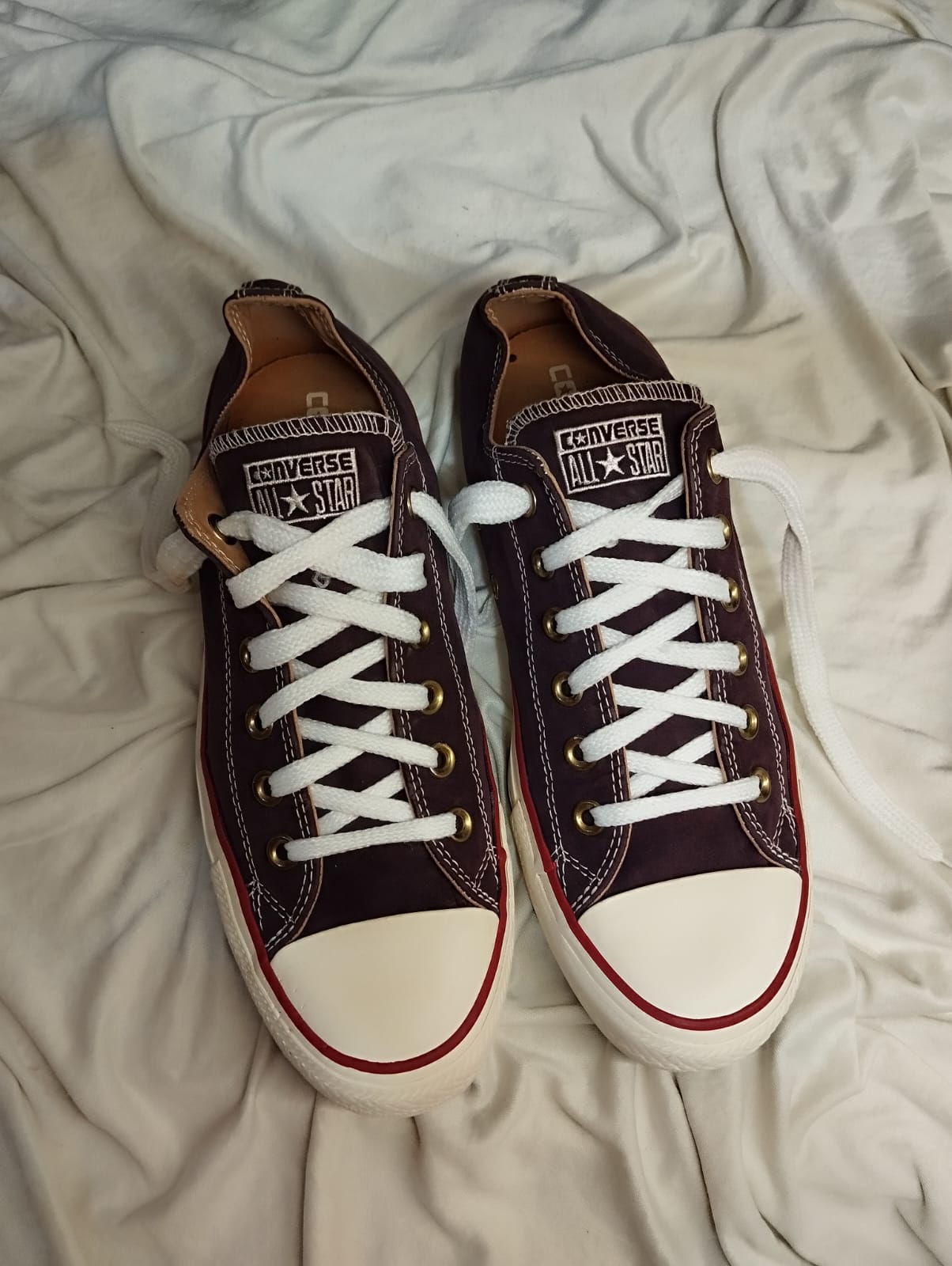 Magenta low rise converse