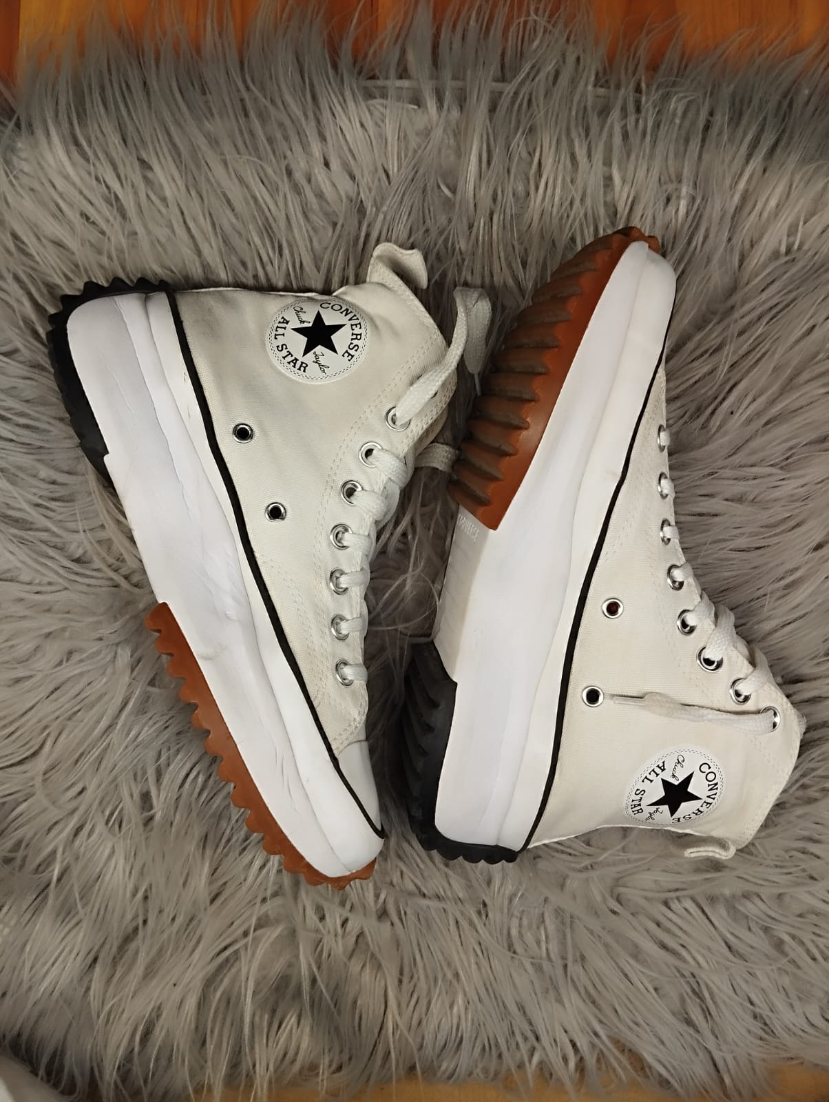 White high rise chunky