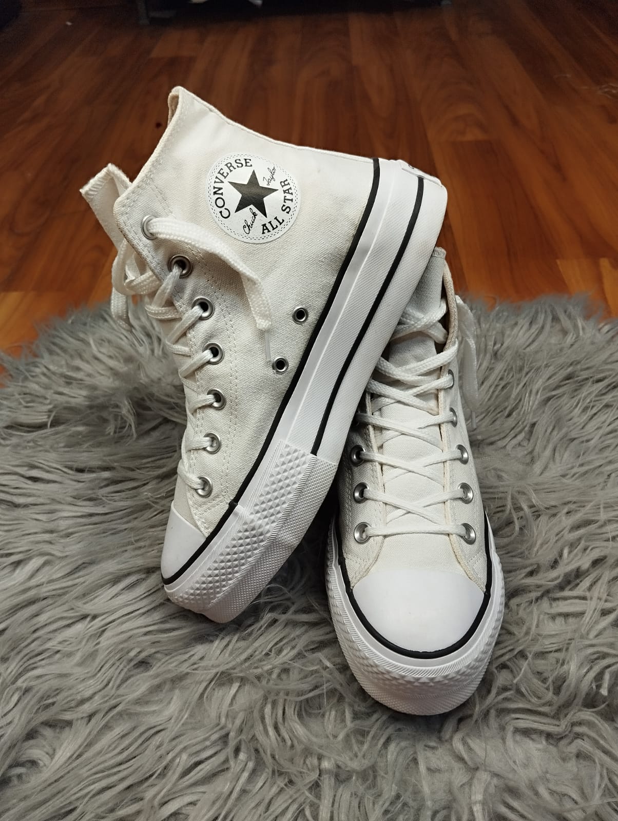 White high rise platform