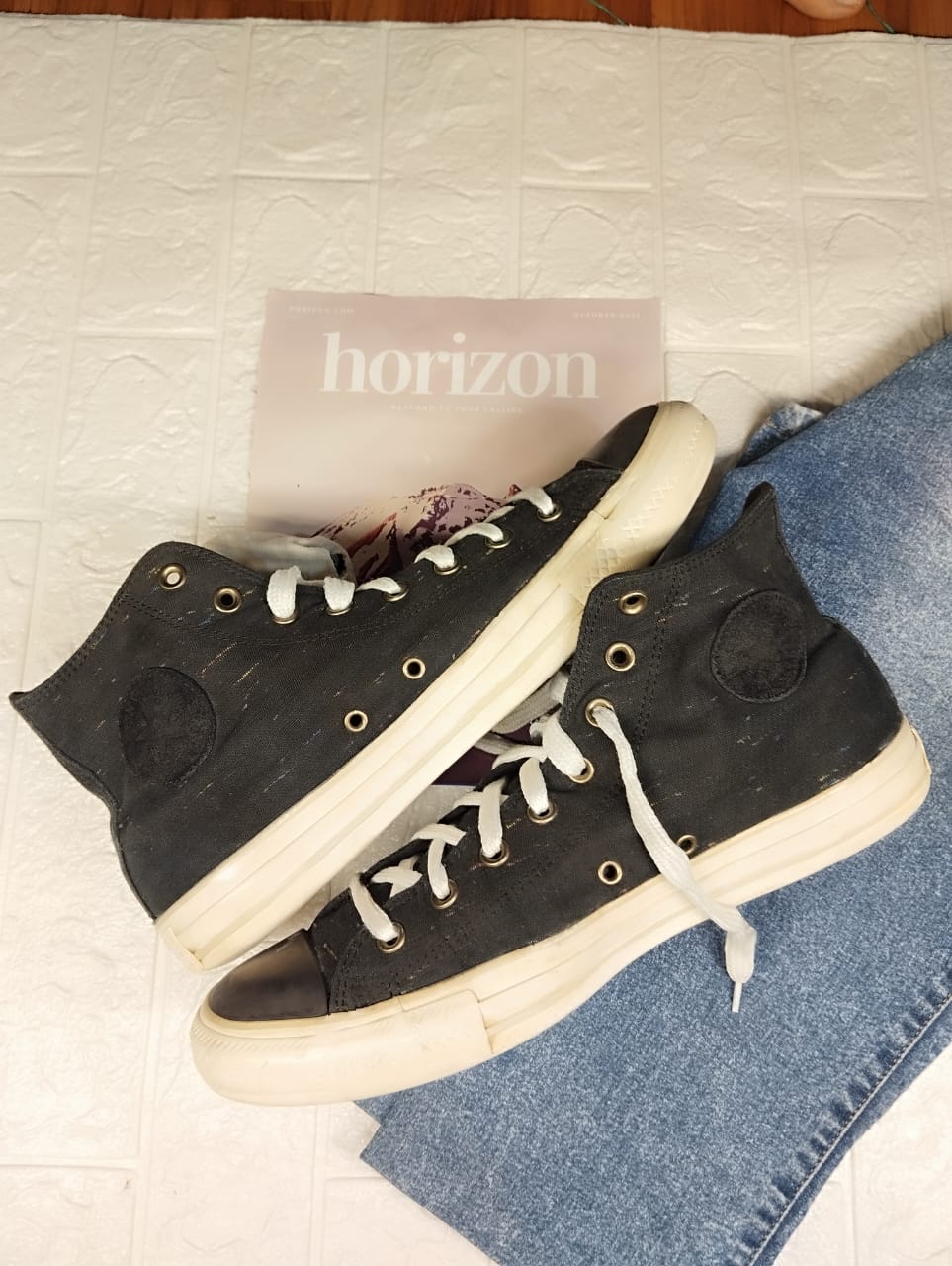 Black colored stripes high rise converse