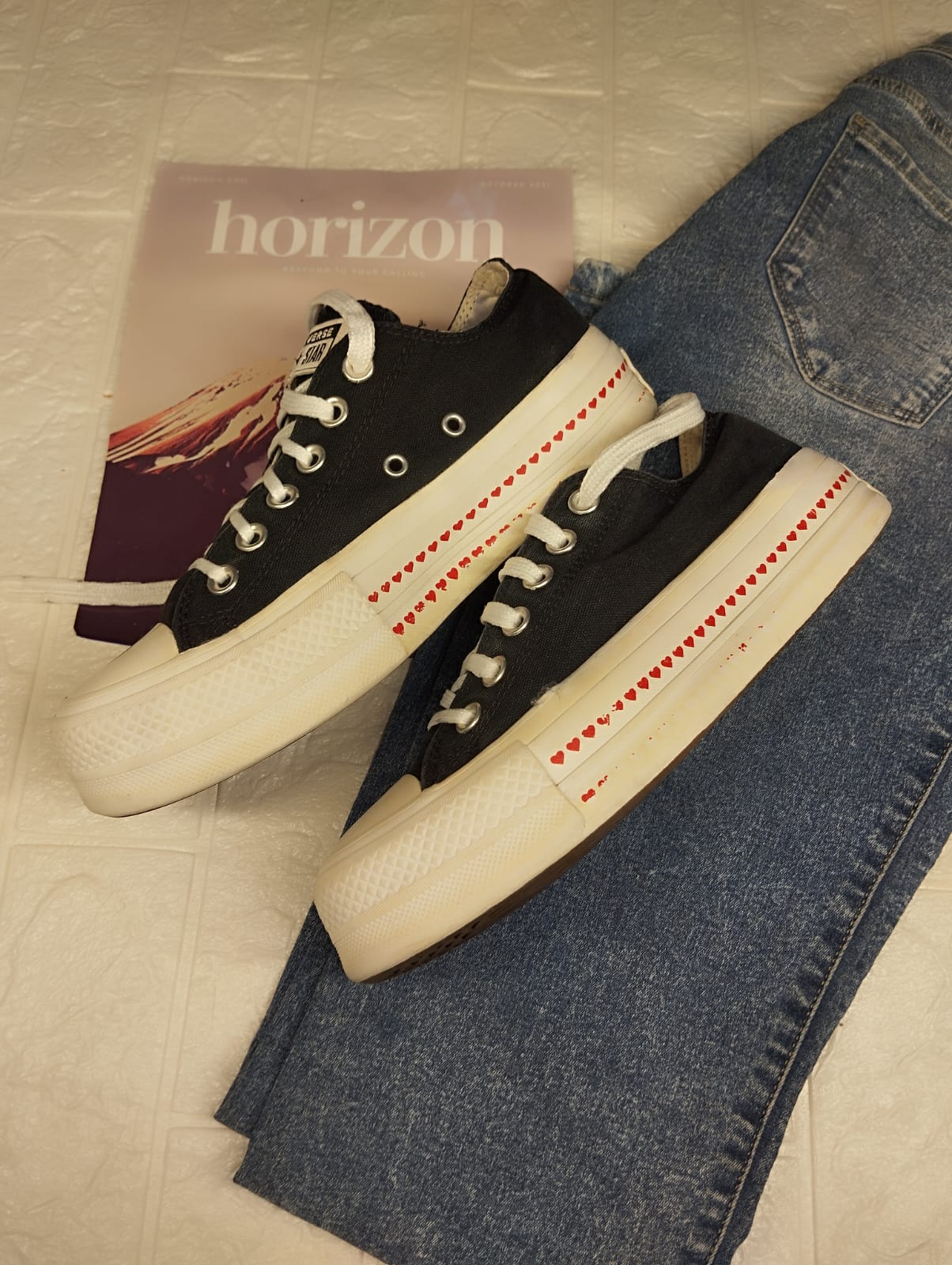 Black heart low rise platform