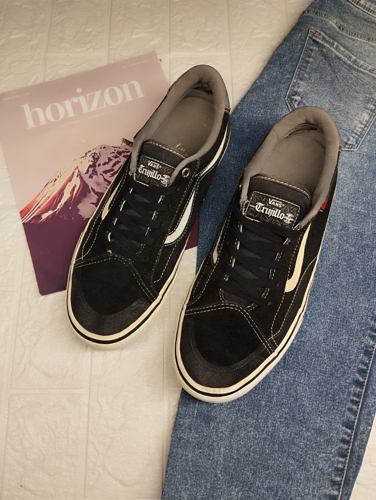 Black and grey low rise vans