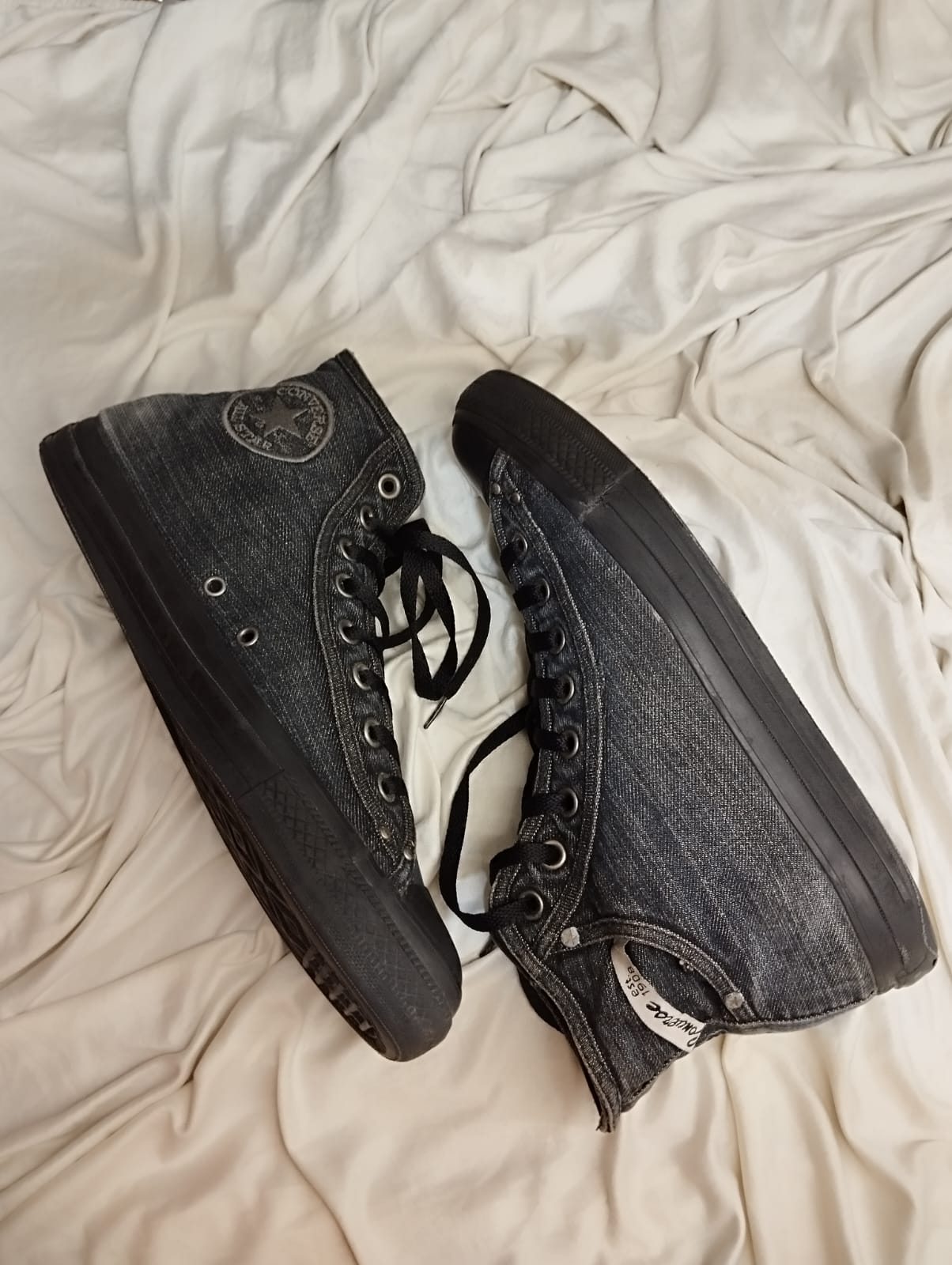 Full black high rise converse