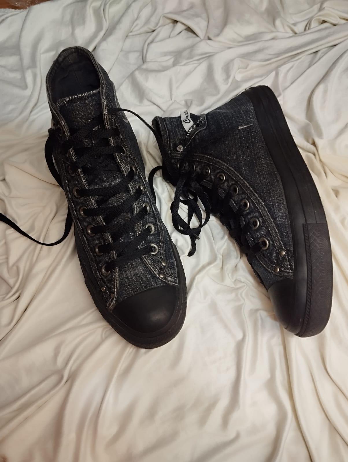 Full black high rise converse