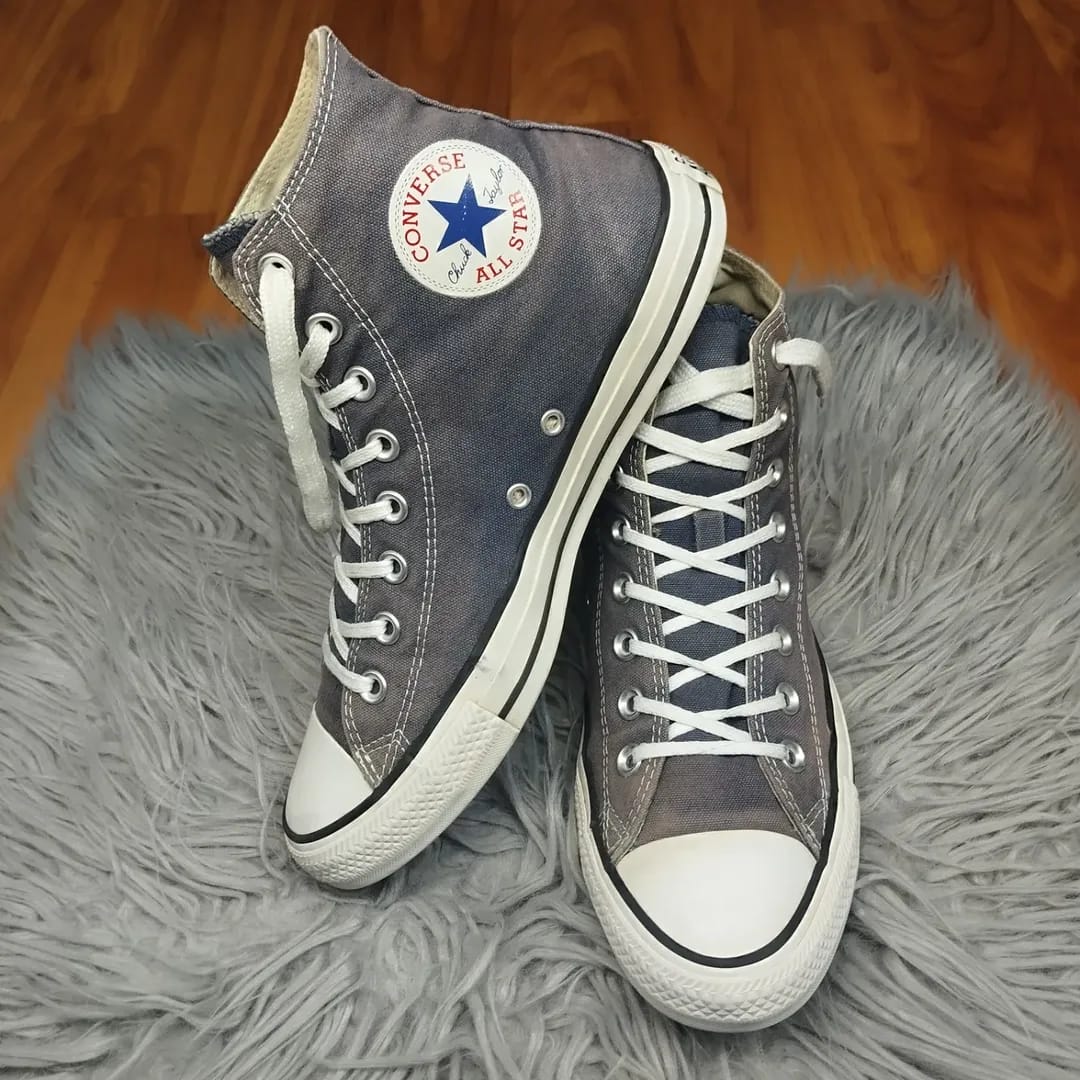 Navy blue high rise converse