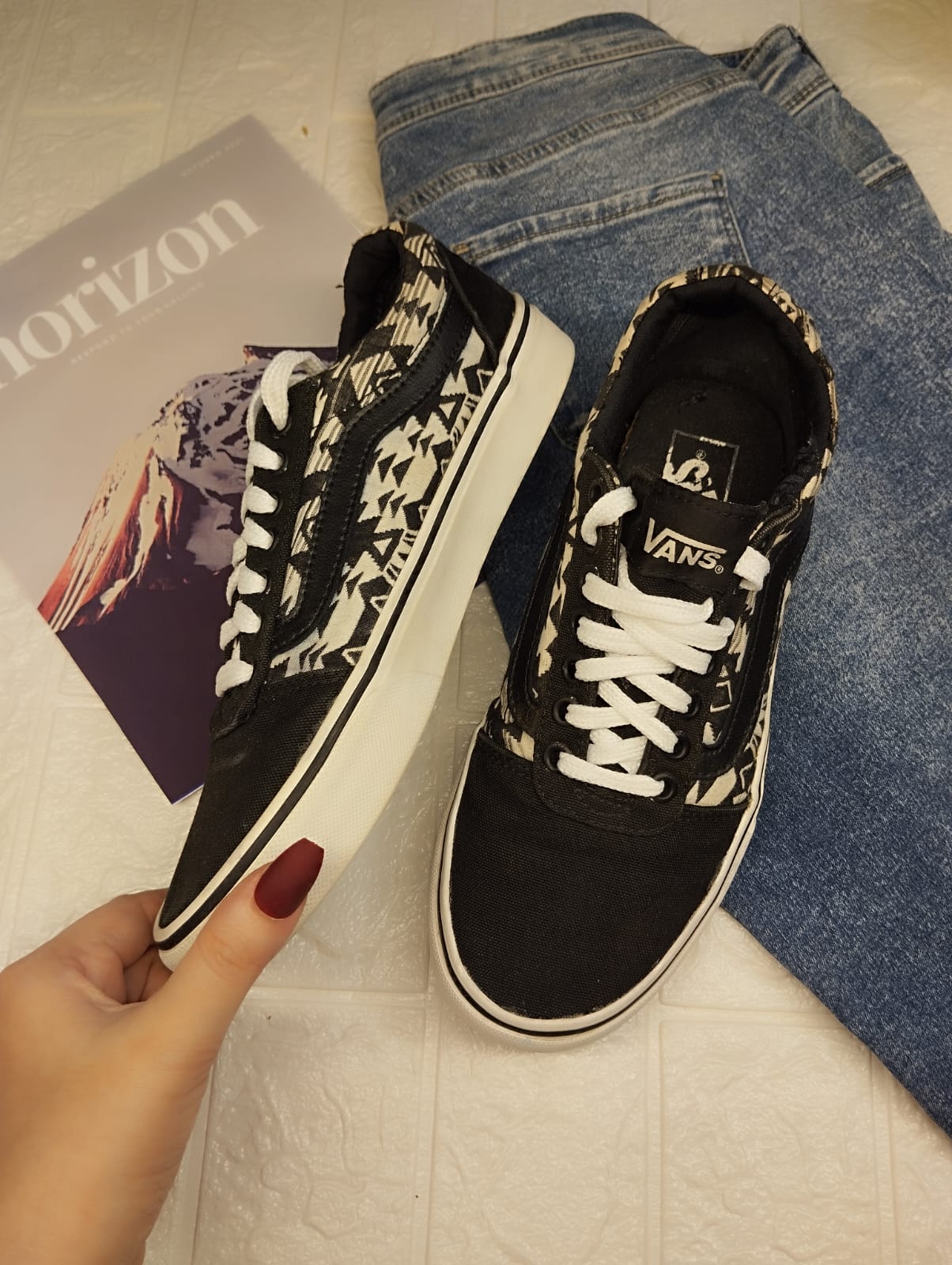 Black printed low rise vans