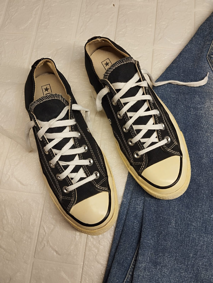 Black low rise taylor chuck OG