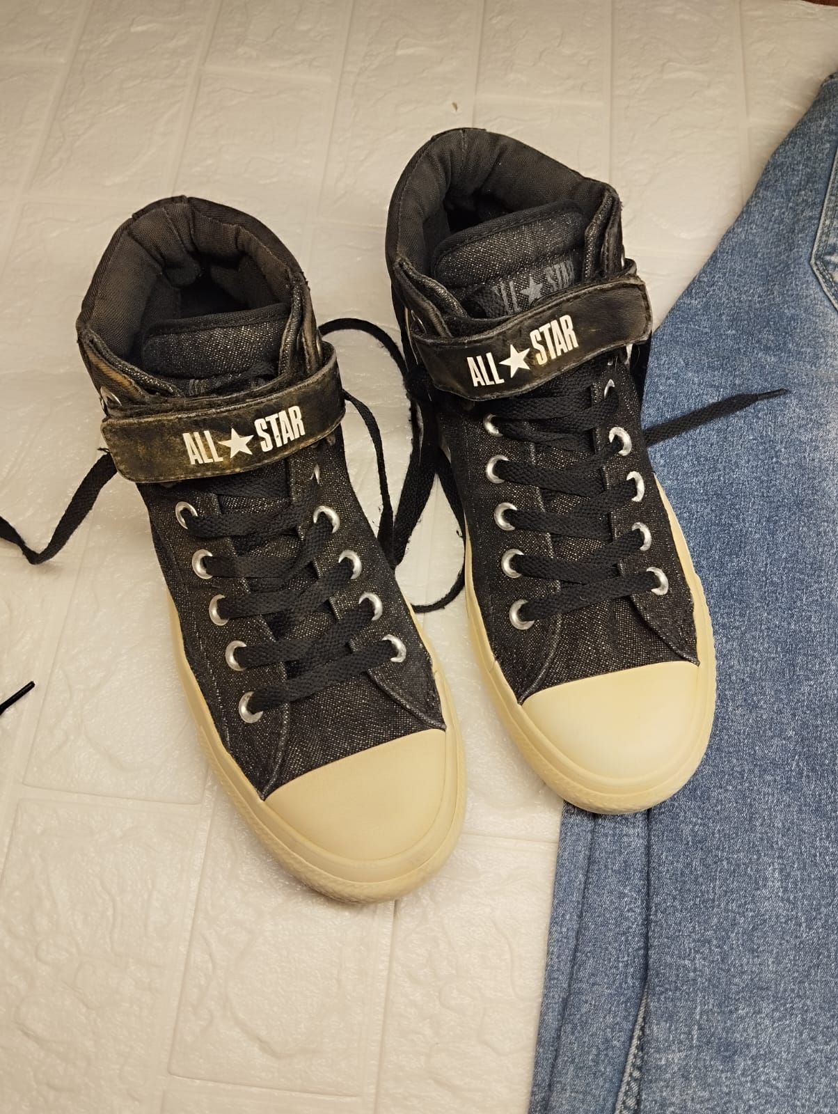 Black ankle cut converse