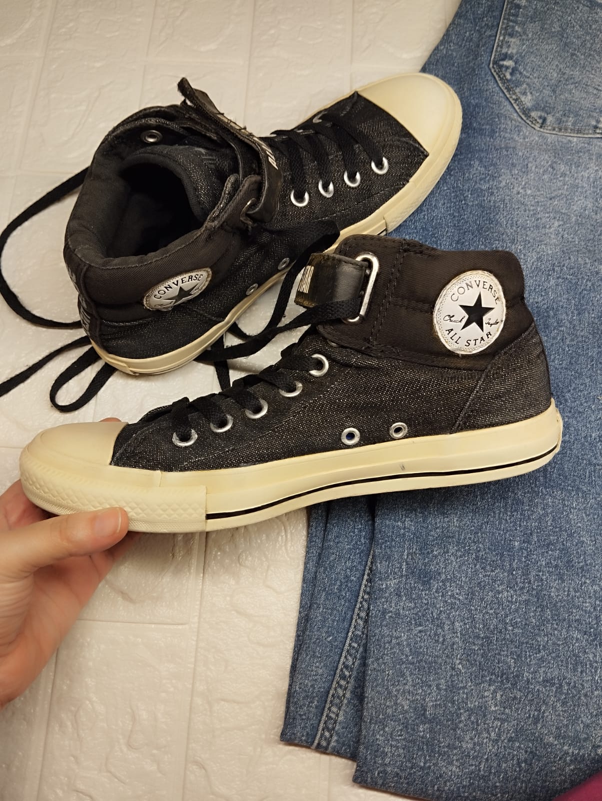 Black ankle cut converse