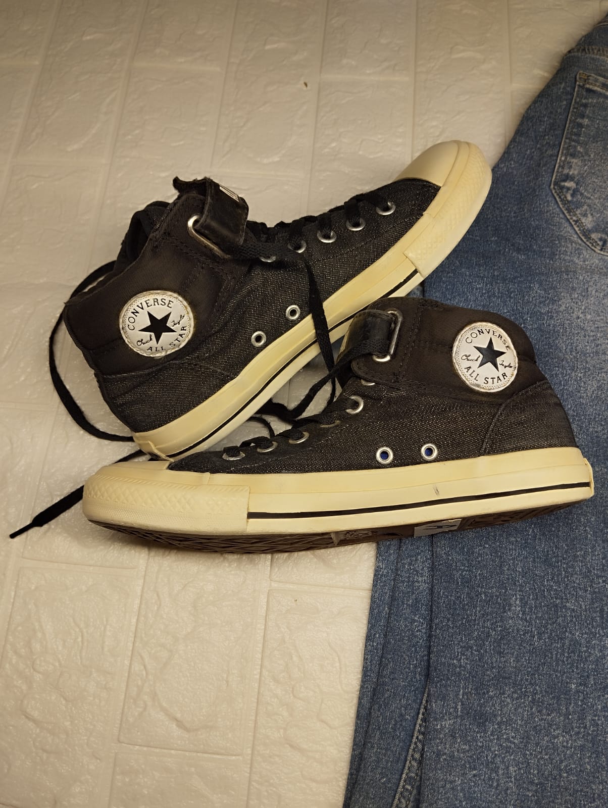Black ankle cut converse