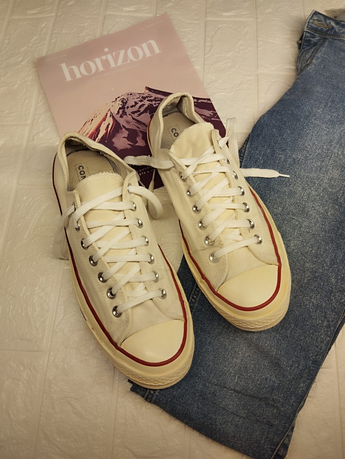 White low rise taylor chuck