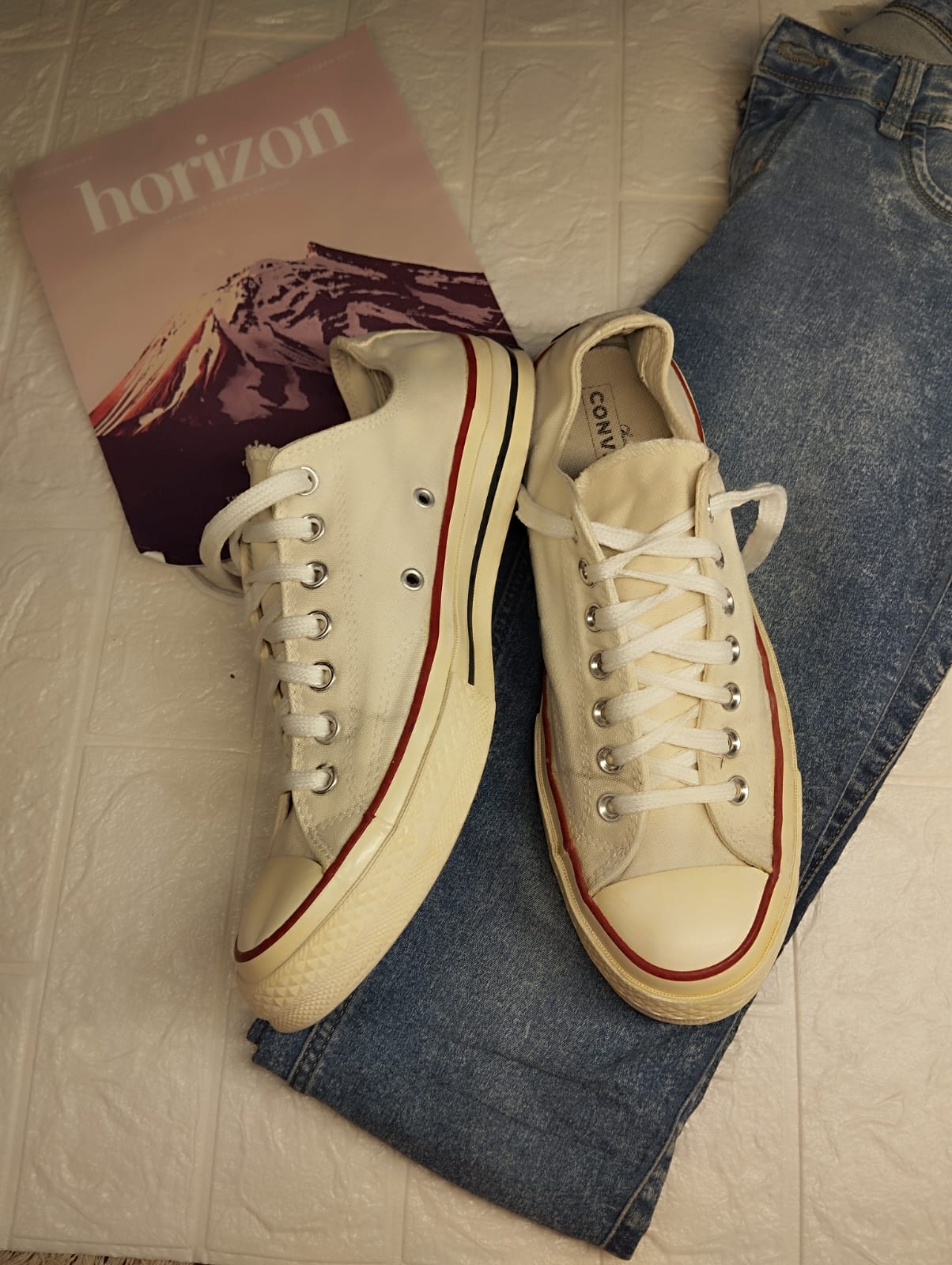 White low rise taylor chuck