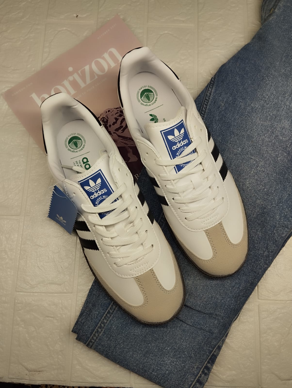 White stripped sambas