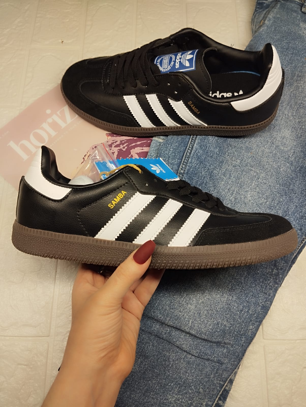 Black stripped sambas