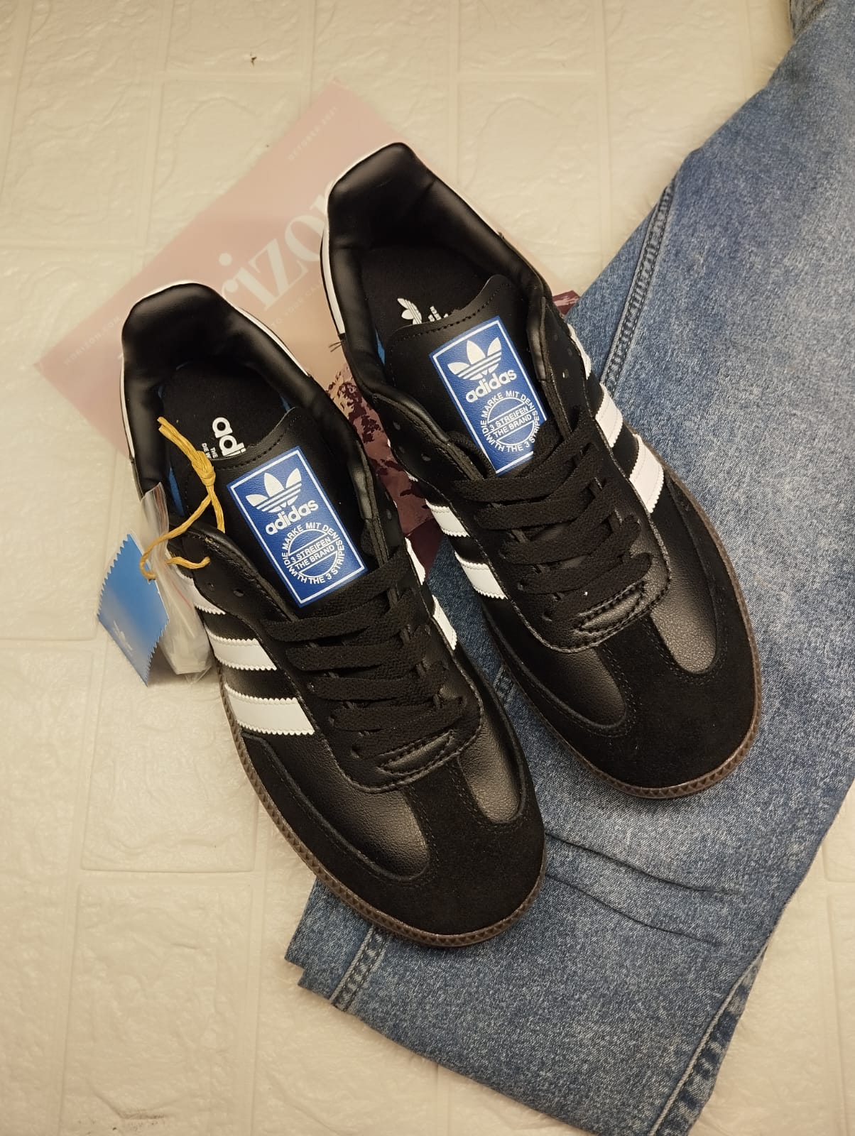 Black stripped sambas