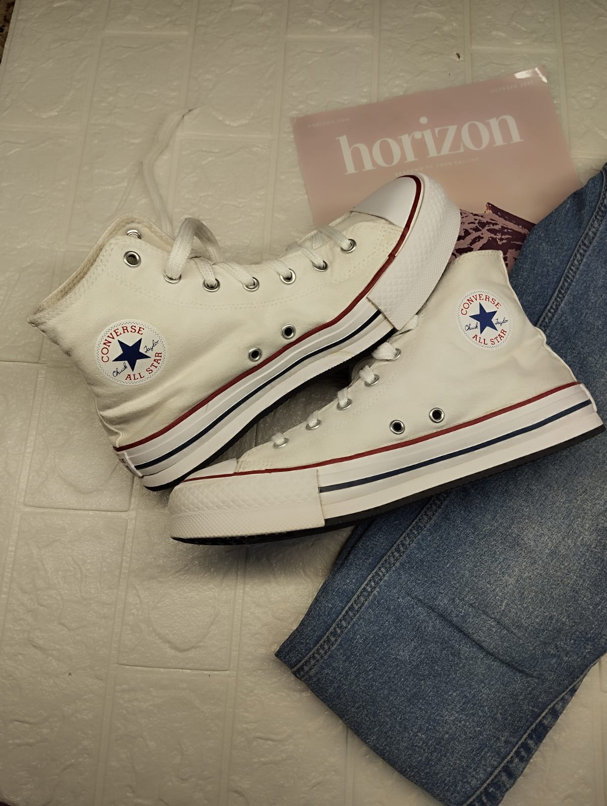 White high rise platform