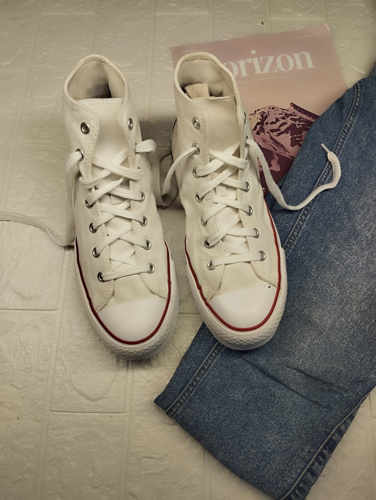 White high rise platform