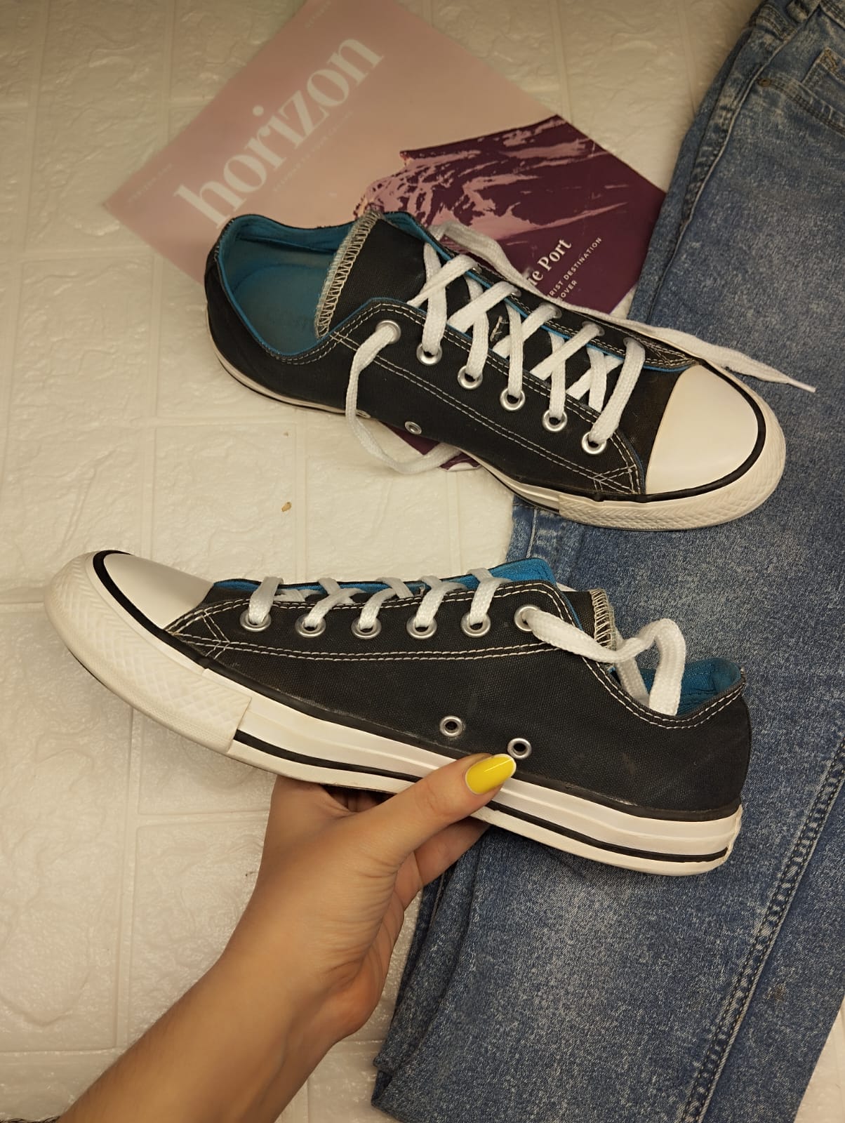 Black and blue low rise converse