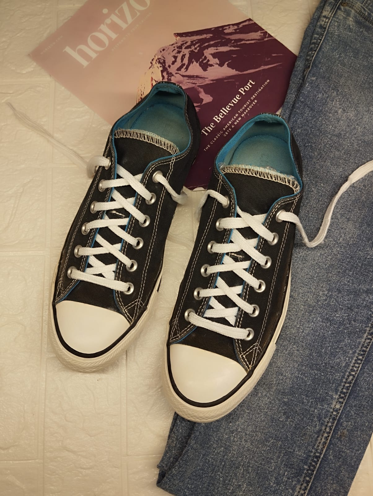 Black and blue low rise converse