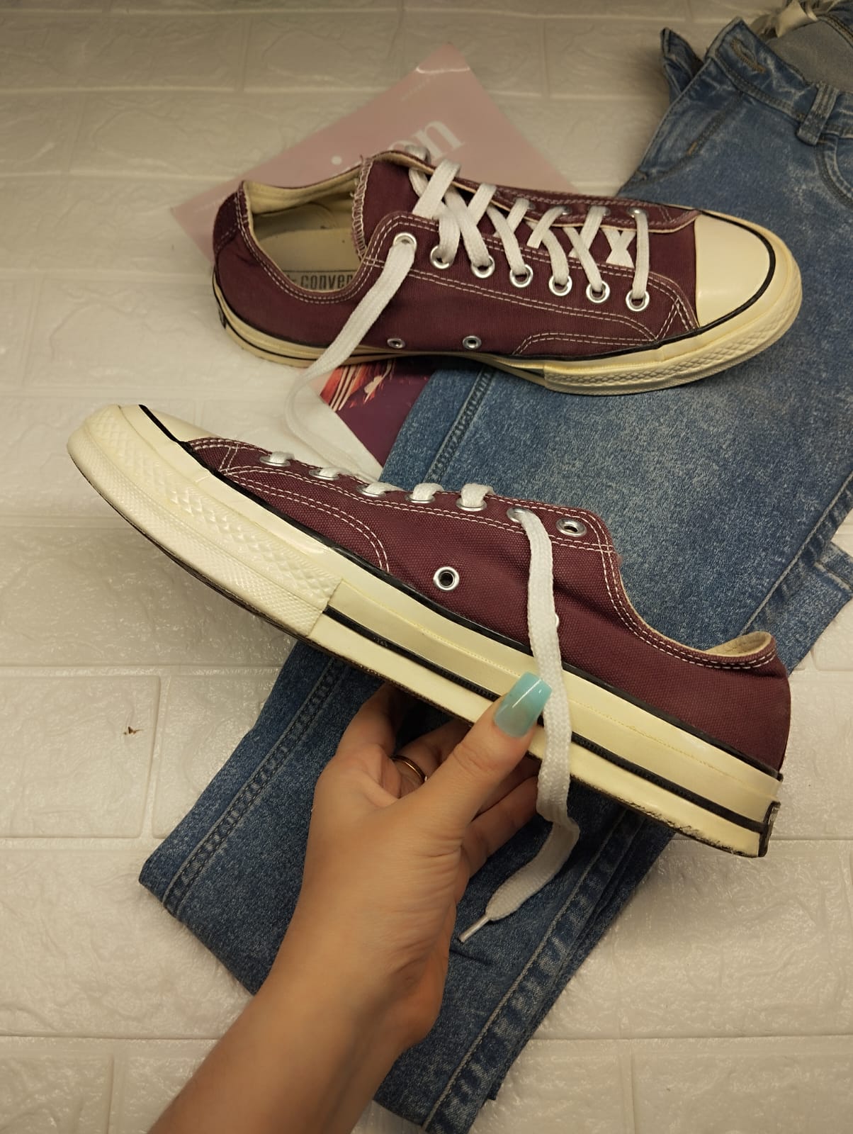 Burgundy low rise taylor chuck