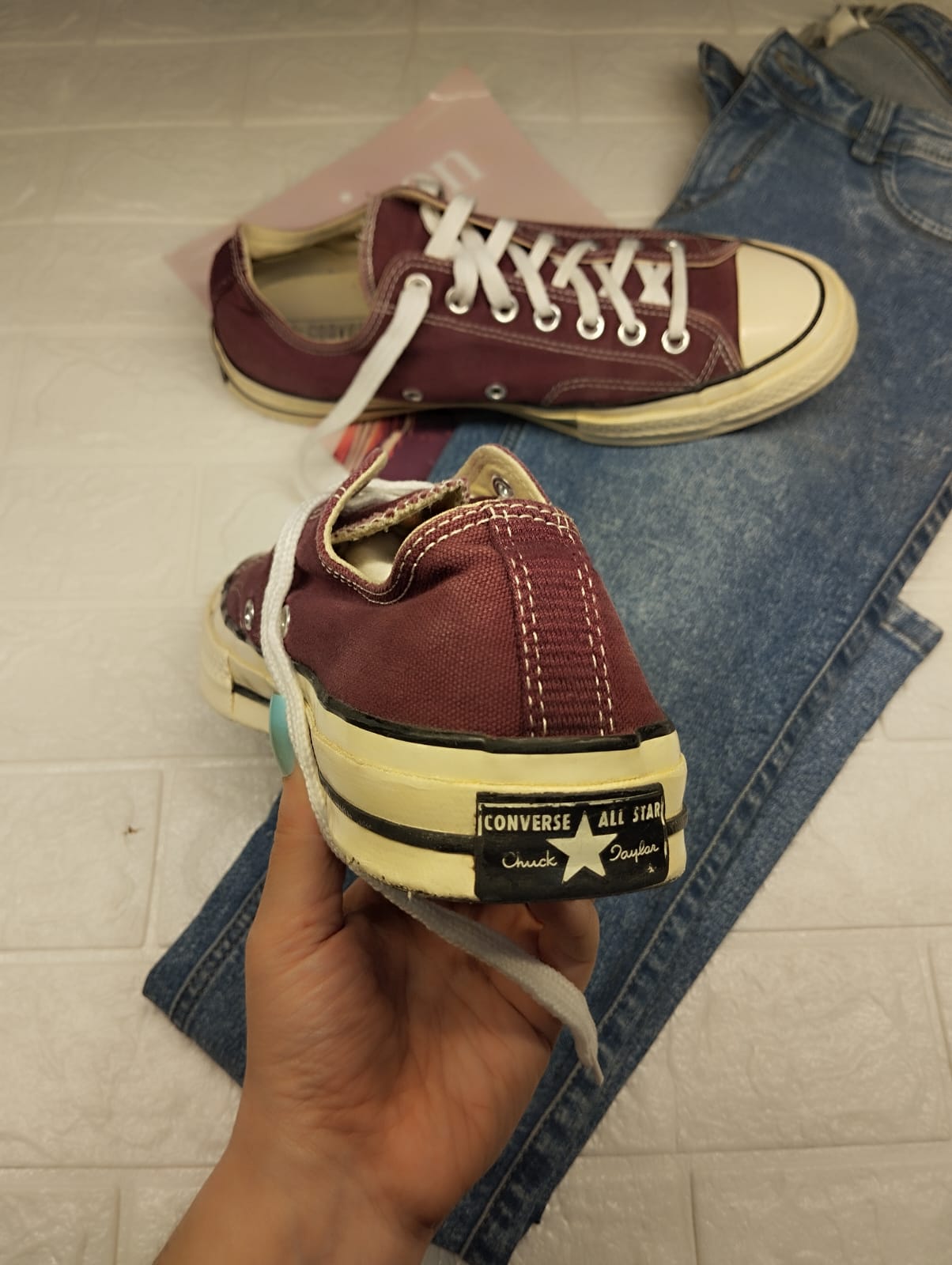 Burgundy low rise taylor chuck