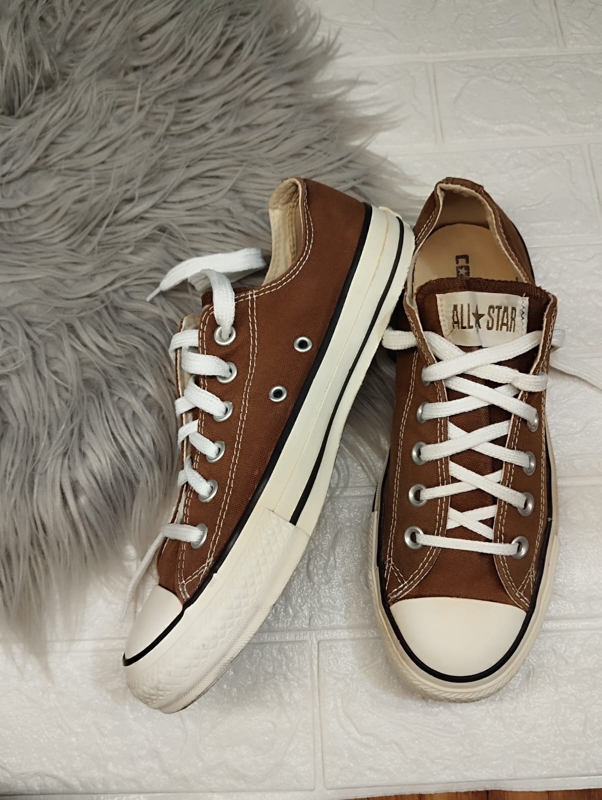 Brown low rise converse