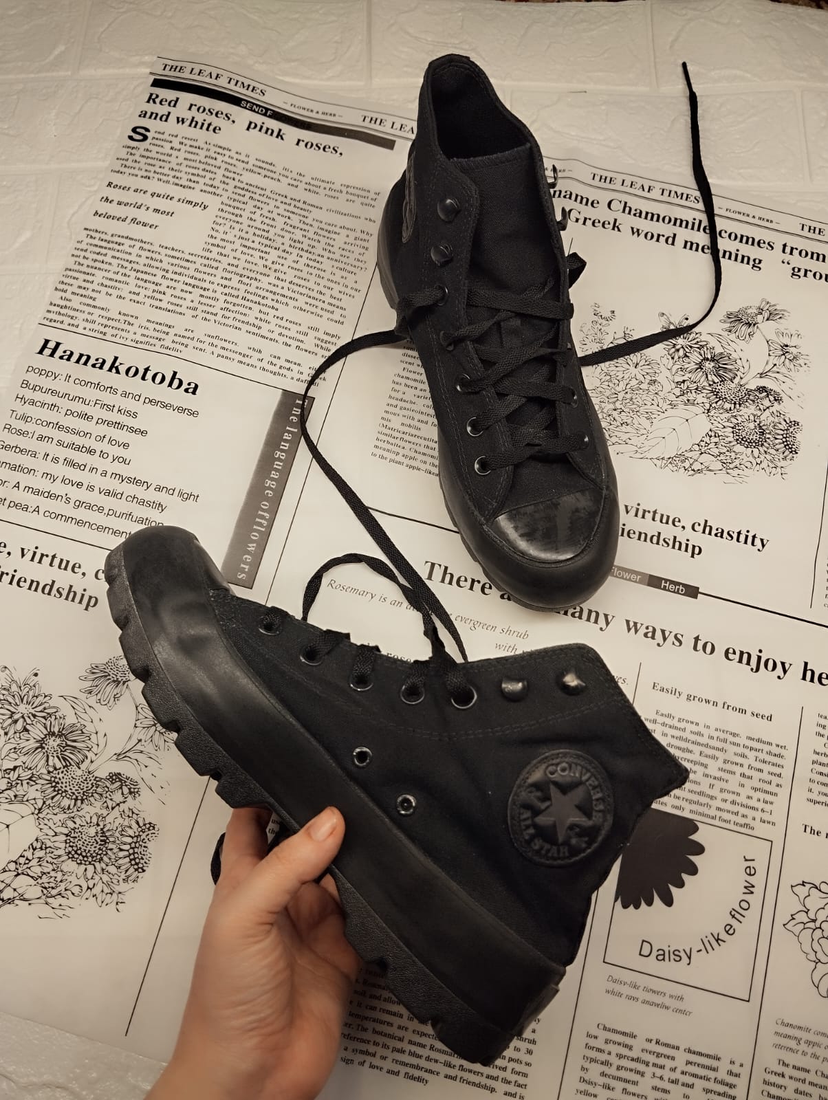 Full black high rise platform