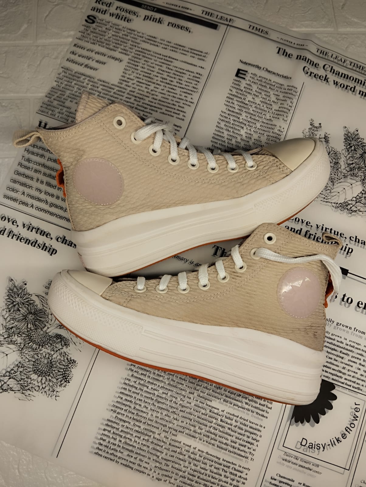 Beige high rise wave platform