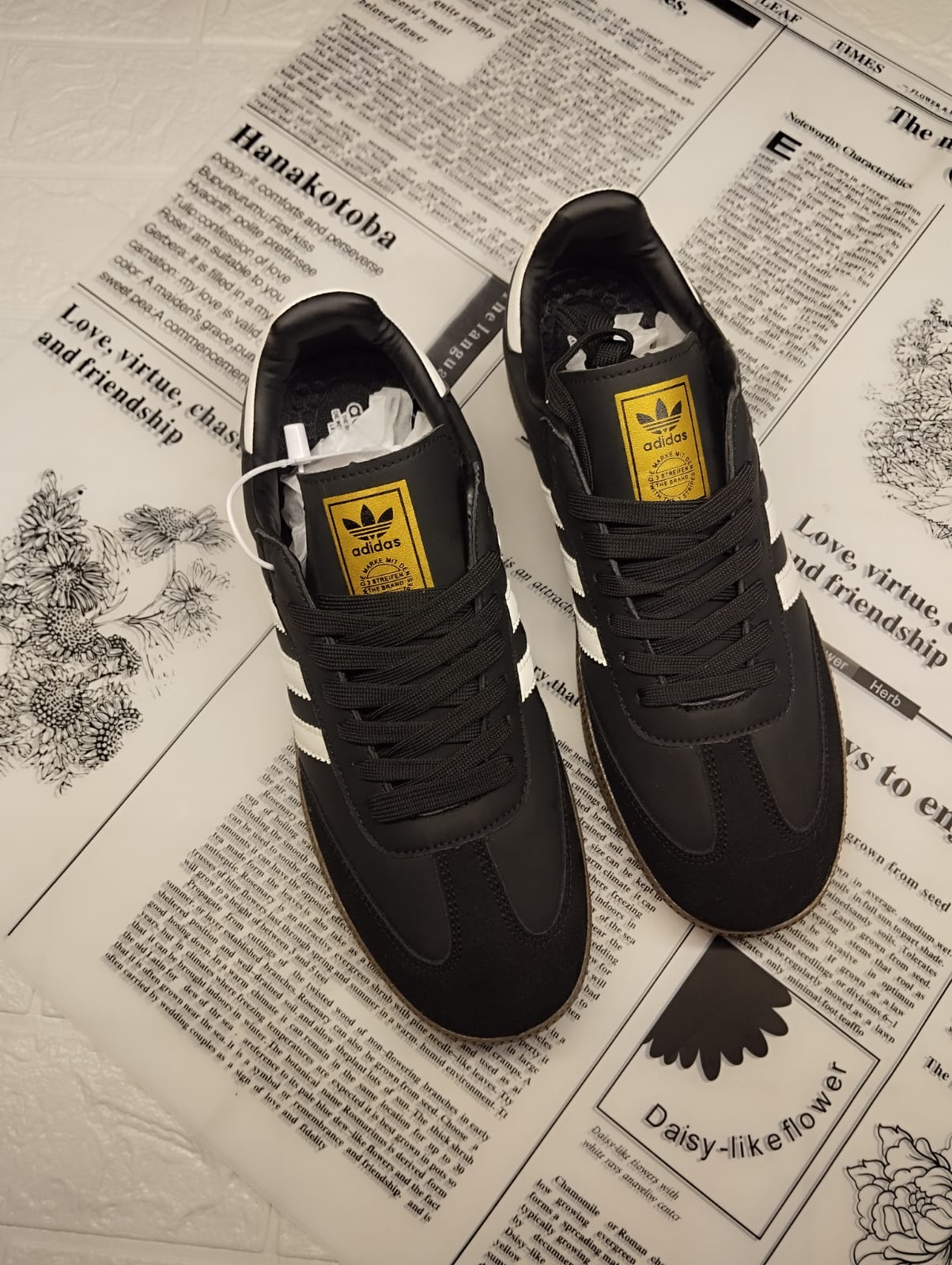 Black stripped sambas