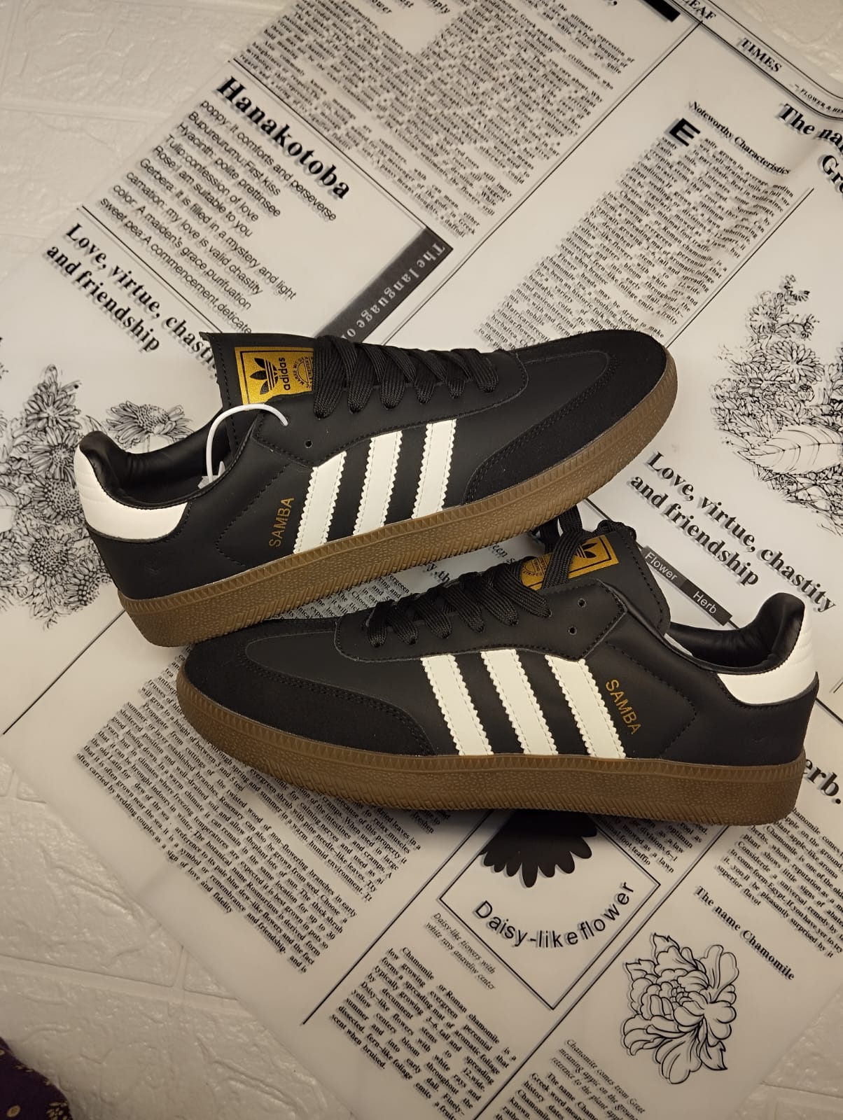 Black stripped sambas