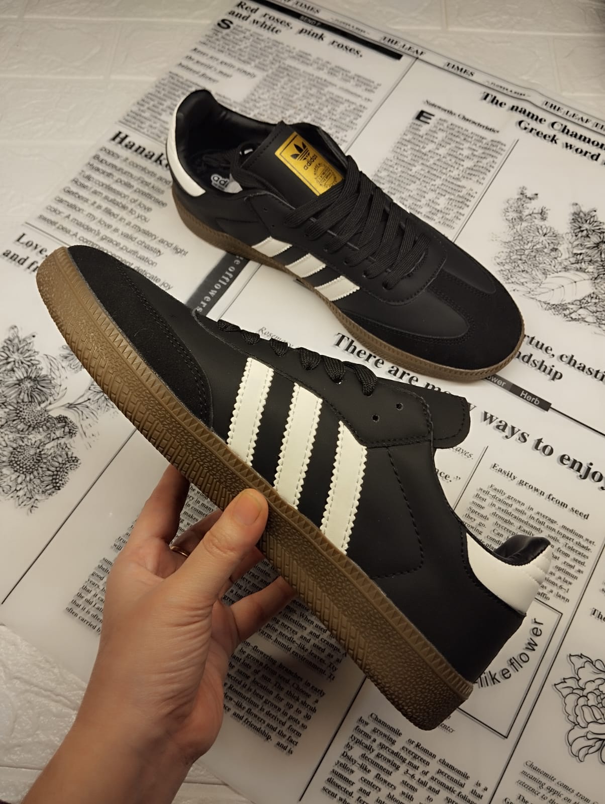 Black stripped sambas
