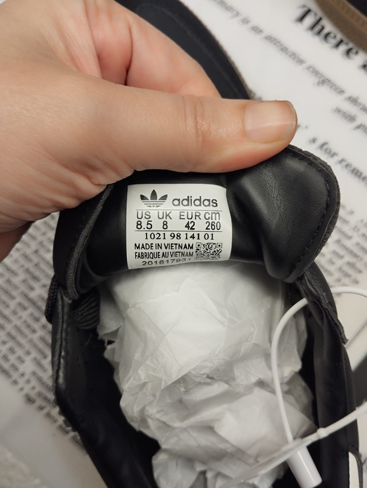 Black stripped sambas