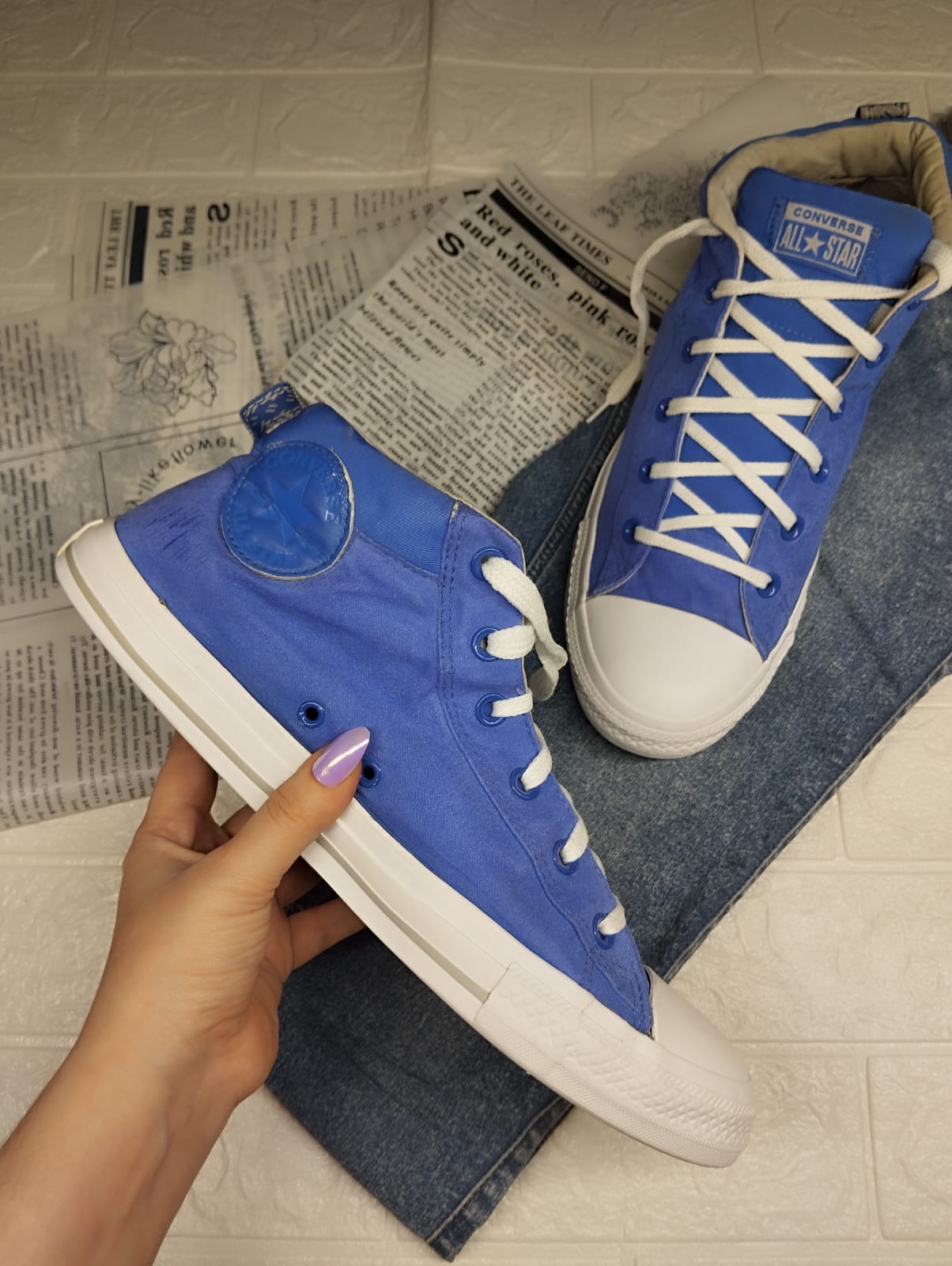Blue ankle cut converse
