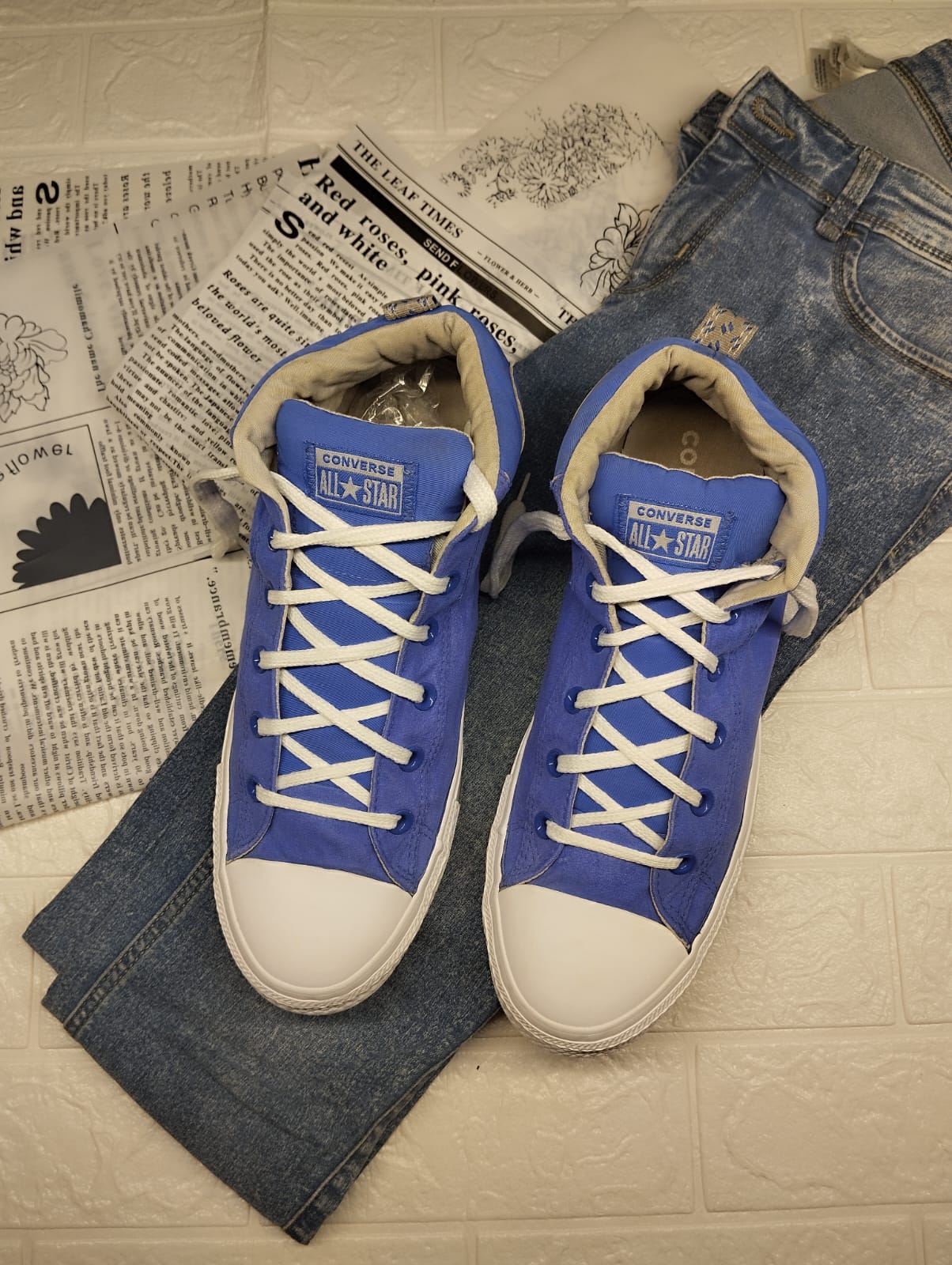 Blue ankle cut converse