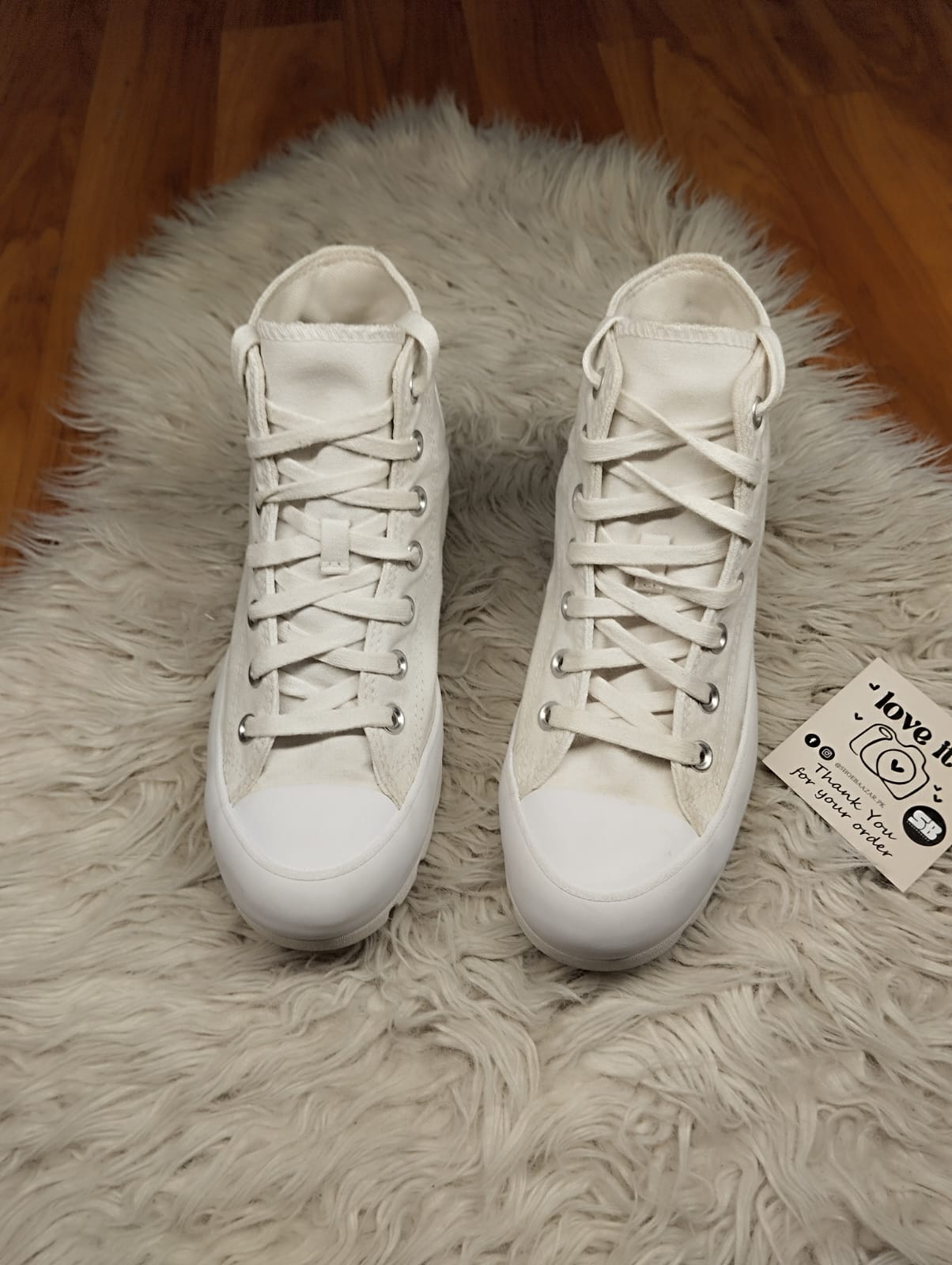 White high rise platform
