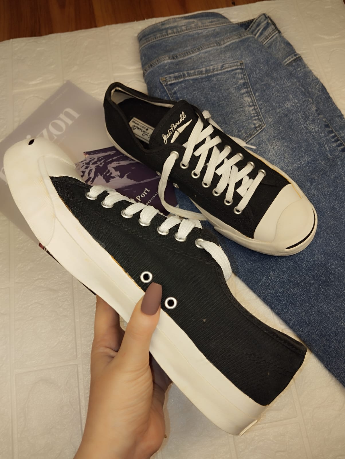Black and white low rise converse