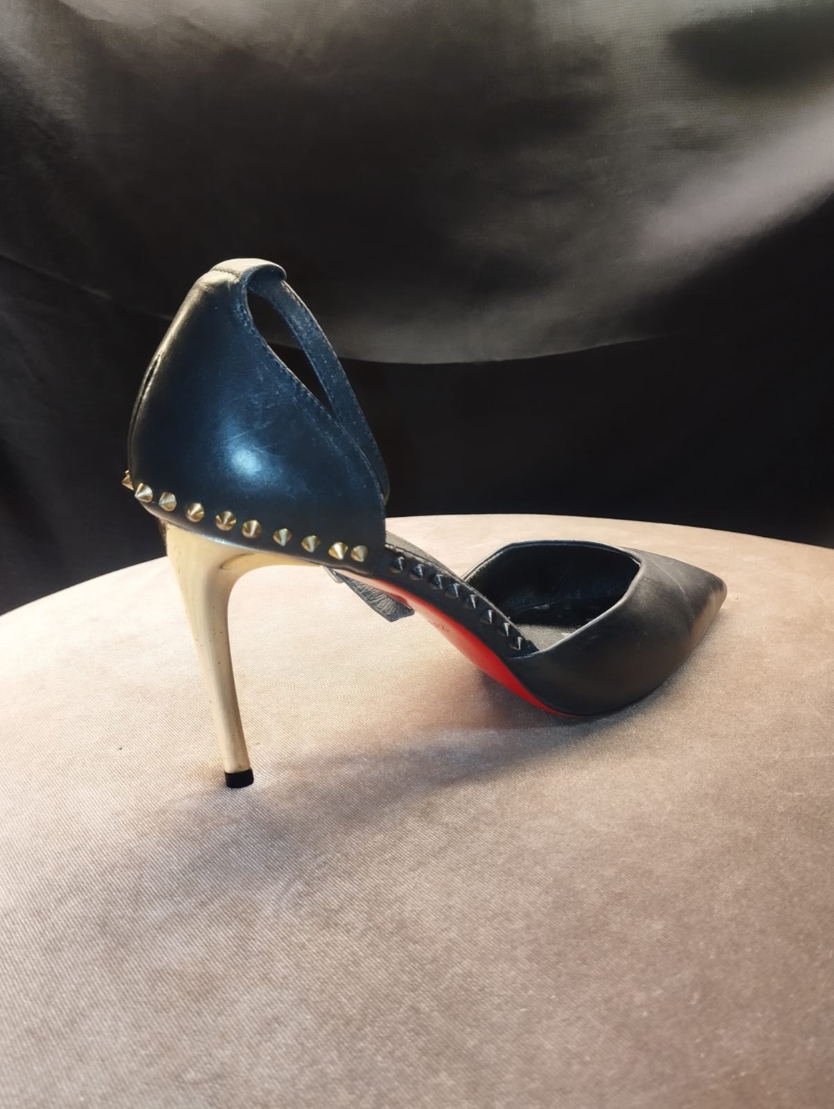 Black spikes heel